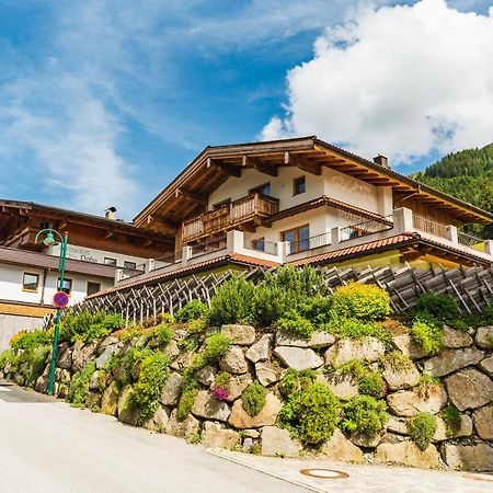 Haus Sabrina - Ferienwohnungen Saalbach-Hinterglemm Exterior photo